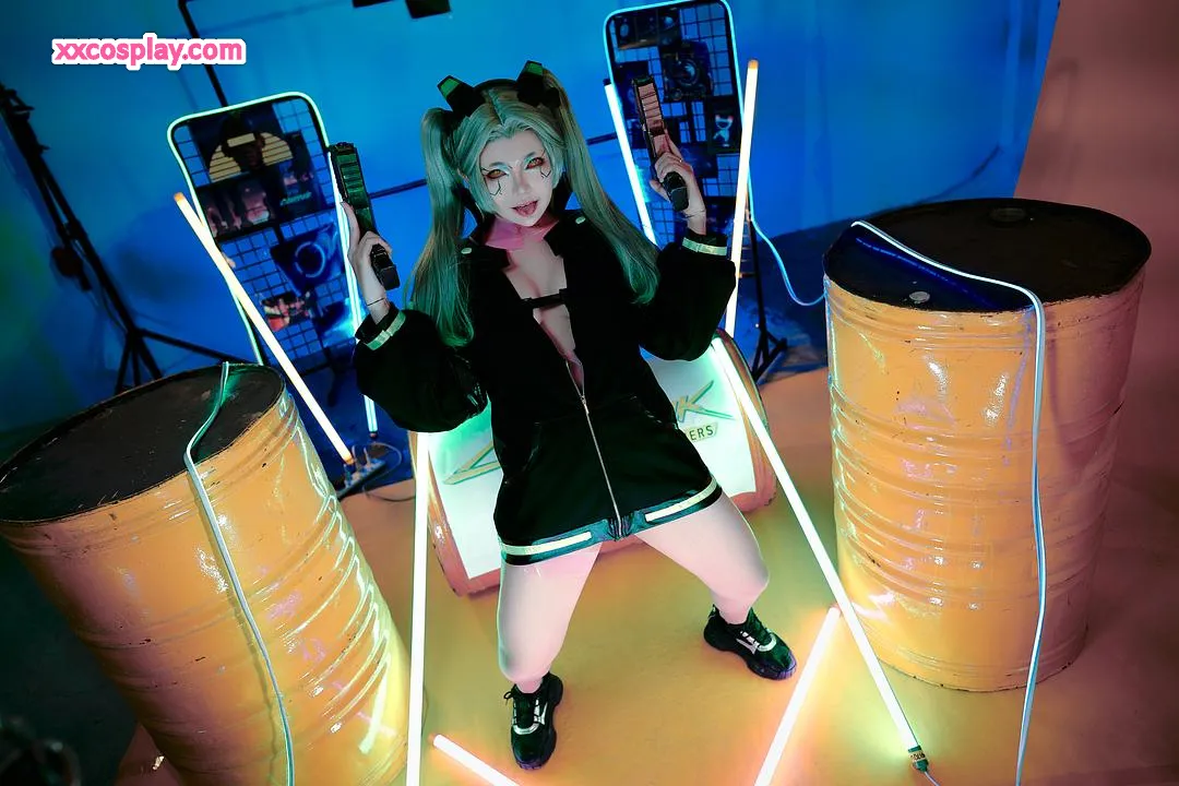 ZinieQ as Rebecca - Cyberpunk: Edgerunners